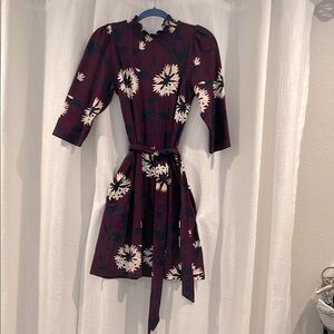 Ann Taylor factory Floral Print Dress in burgundy and White size SP